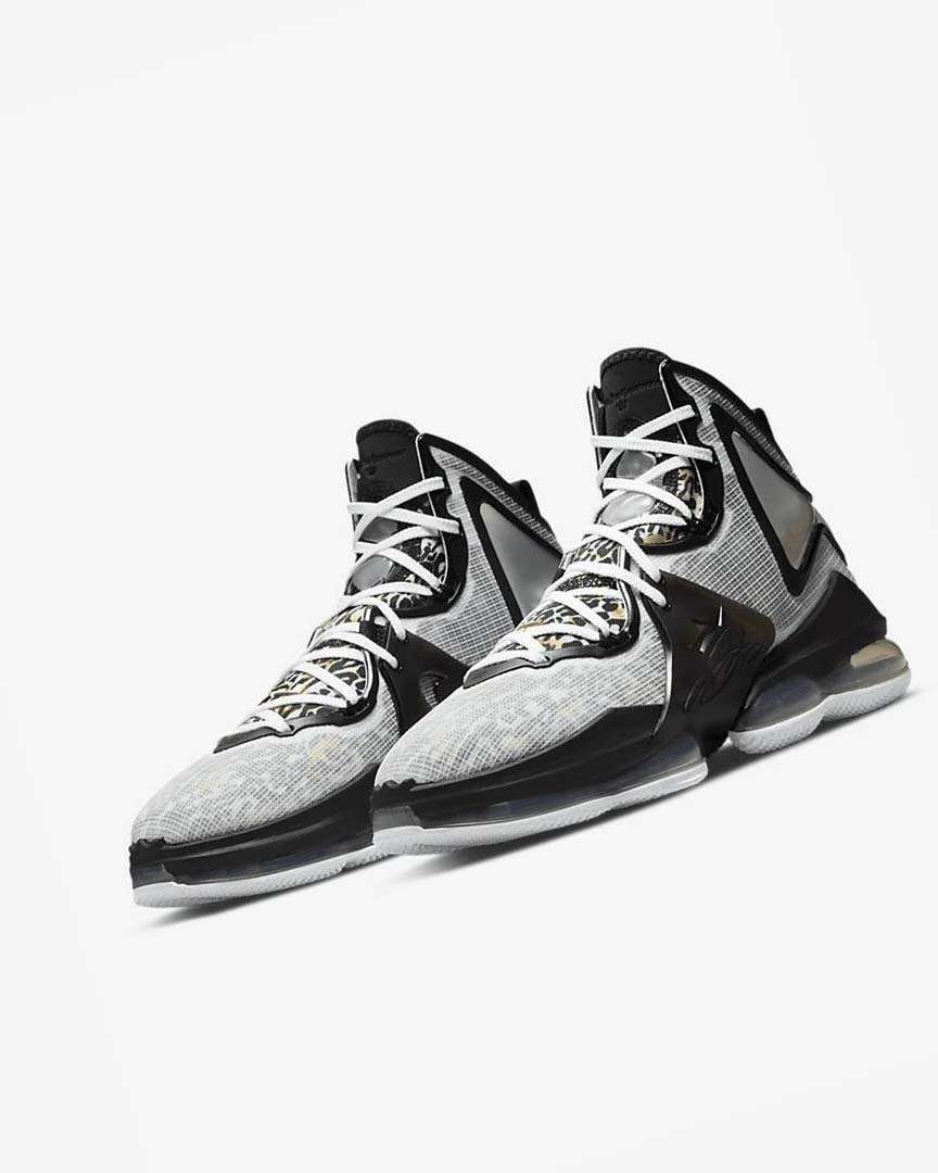 Zapatillas Baloncesto Nike LeBron 19 Hombre Blancas Negras Metal Doradas | AR4728