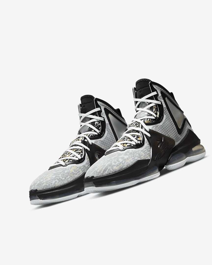 Zapatillas Baloncesto Nike LeBron 19 Mujer Blancas Negras Metal Doradas | AR5270