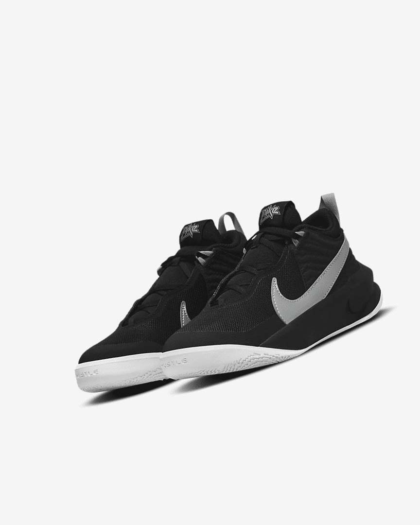 Zapatillas Baloncesto Nike Team Hustle D 10 Niño Negras Blancas Metal Plateadas | AR4565