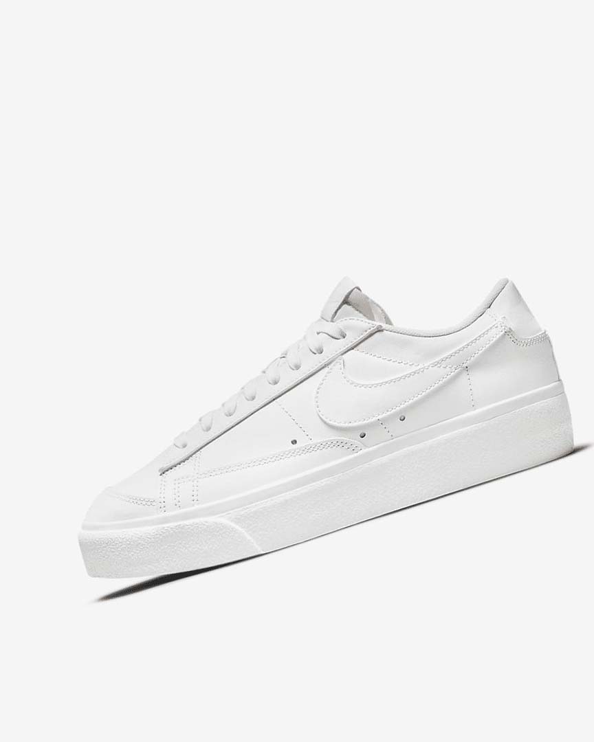 Zapatillas Nike Blazer Low Plataforma Mujer Blancas | AR2528