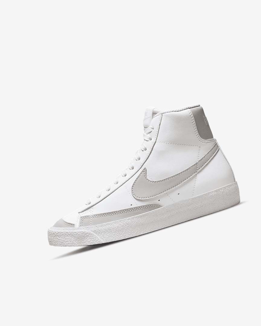 Zapatillas Nike Blazer Mid \'77 SE Niña Blancas Beige Claro | AR2320