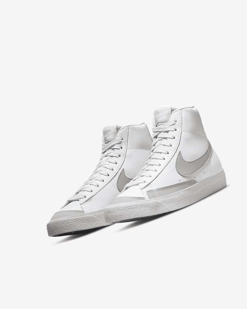 Zapatillas Nike Blazer Mid '77 SE Niño Blancas Beige Claro | AR2902