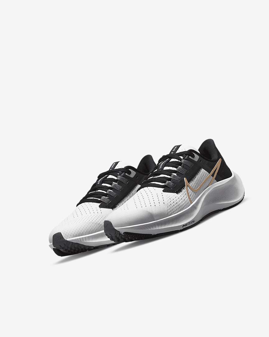 Zapatillas Running Nike Air Zoom Pegasus 38 Niña Gris Claro Gris Metal Doradas | AR5432