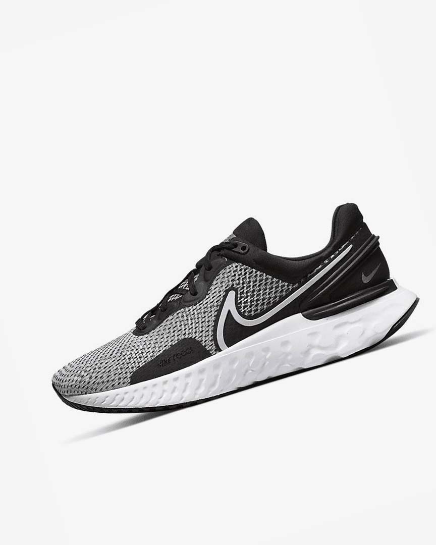 Zapatillas Running Nike React Miler 3 Hombre Blancas Negras Metal Plateadas Blancas | AR5023