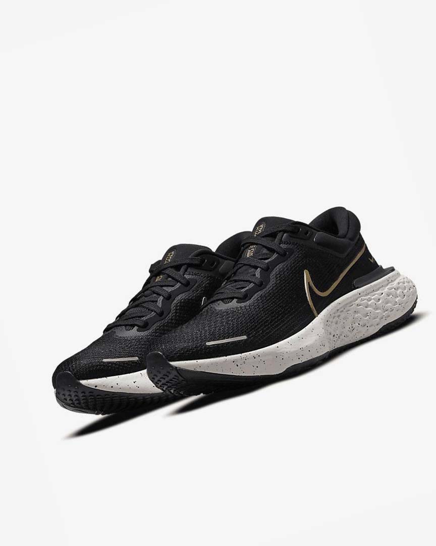 Zapatillas Running Nike ZoomX Invincible Run Flyknit Hombre Negras Metal Doradas | AR2501