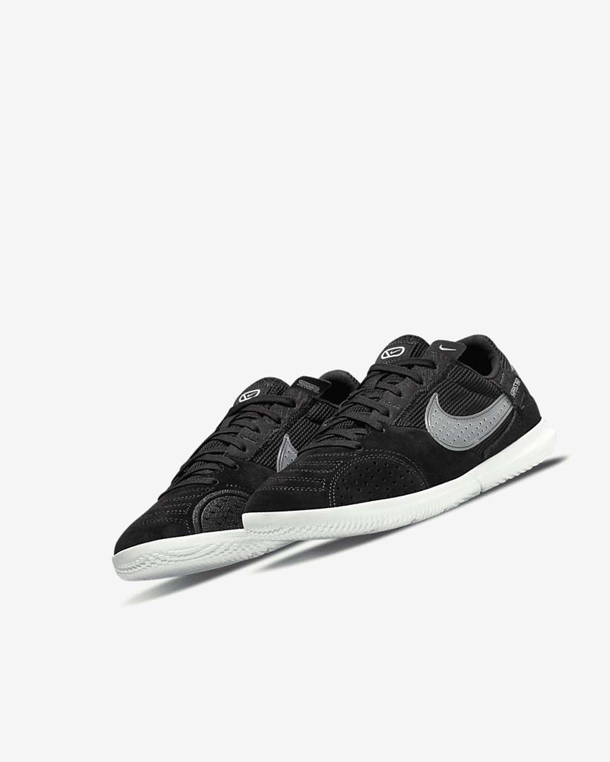 Zapatos De Fútbol Nike Jr. Streetgato Niña Negras Blancas | AR4605