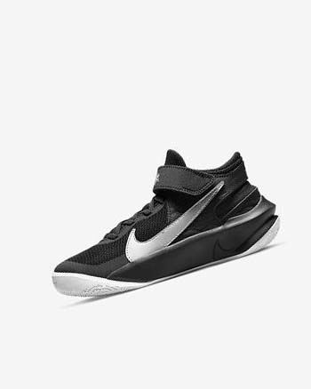 Zapatillas Baloncesto Nike Team Hustle D 10 FlyEase Niña Negras Blancas Metal Plateadas | AR3024