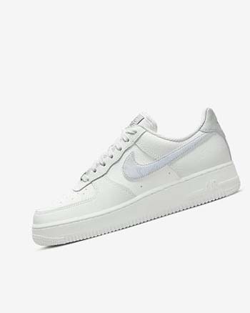 Zapatillas Nike Air Force 1 '07 Mujer Blancas Metal Plateadas Azules Claro | AR4698