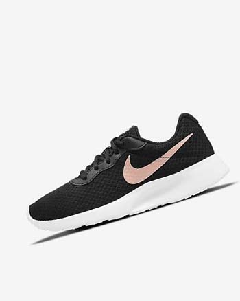 Zapatillas Nike Tanjun Mujer Negras Blancas Metal Rojas Marrones | AR5130