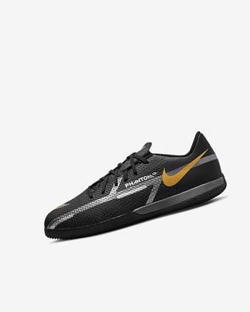 Zapatos De Fútbol Nike Jr. Phantom GT2 Academy IC Niño Negras Metal Doradas Gris Oscuro Metal Gris Oscuro | AR5188